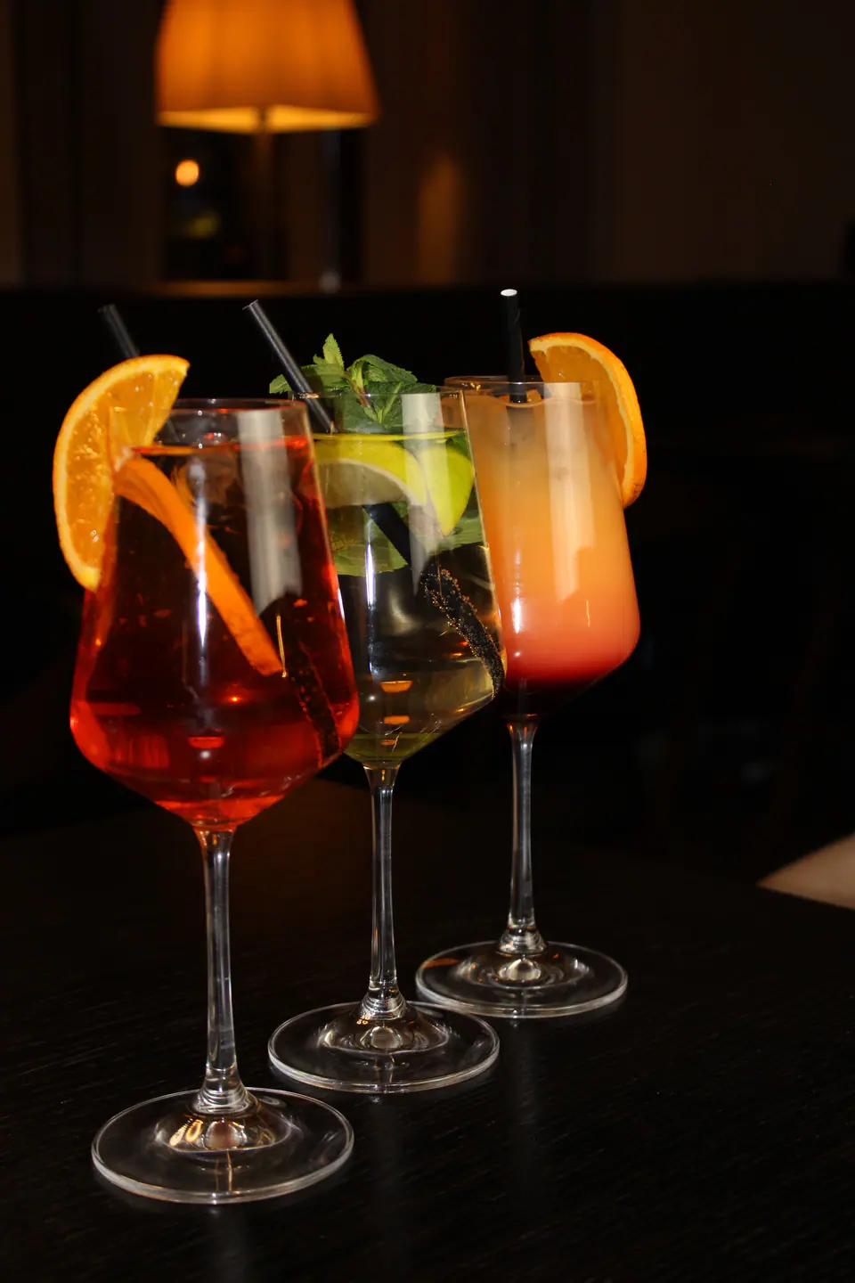 Cocktails with fruit on the bar