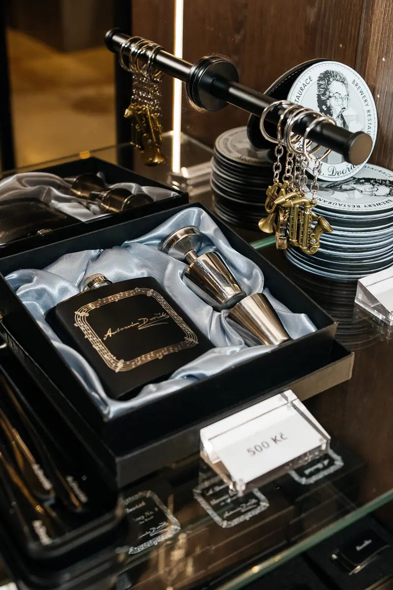 Gift sets with an Antonín Dvořák motif in a display case