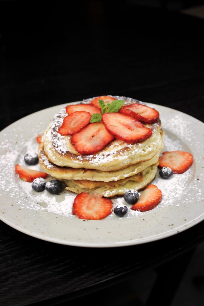 Jahodové lívance brunch Praha 1 restaurace A. Dvořák